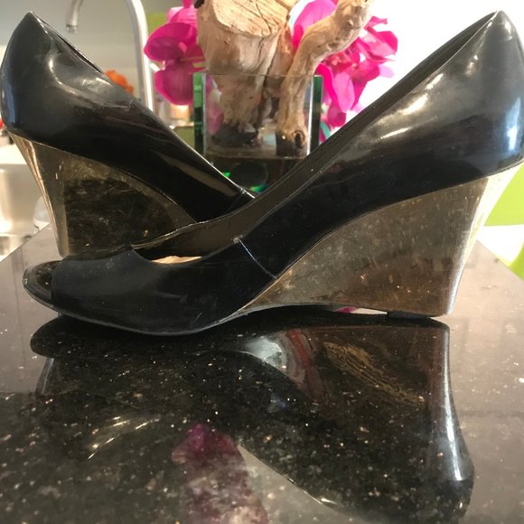 FRANCO SARTO CLASSIC BLACK AND GOLD WEDGE - Picture 1 of 15